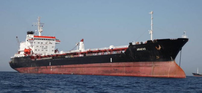 Yunan petrol tankeri "M/T Araevo" Libya'da bombalandı
