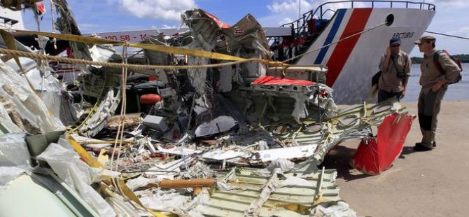Düşen Airasia uçağının enkazı Java Denizi'nden çıkarıldı