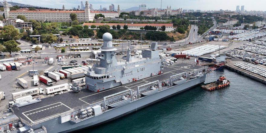 Katar Donanmasının Amfibi Gemisi "Al Fulk" İstanbul'da