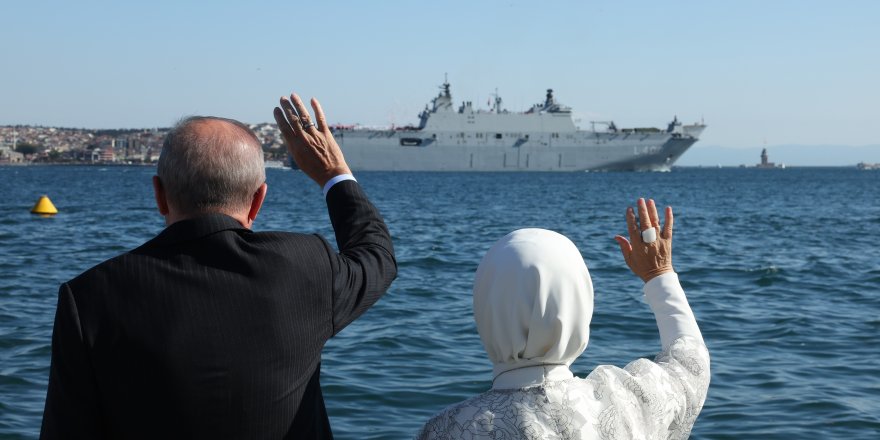 Cumhurbaşkanı Erdoğan, Boğaz Geçişi Yapan 9 Gemiyi Selamladı