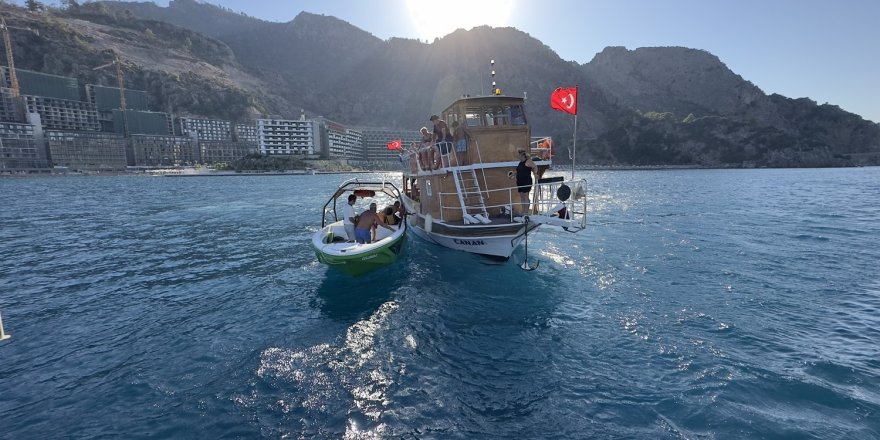 Marmaris'te Jet Ski ve Tur Teknesi Çatıştı