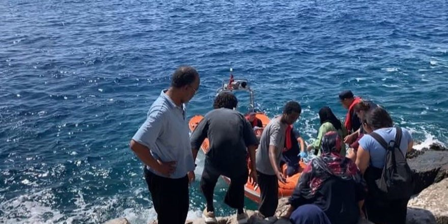 Marmaris Armella Koyunda Mahsur Kalan 39 Düzensiz Göçmen Kurtarıldı