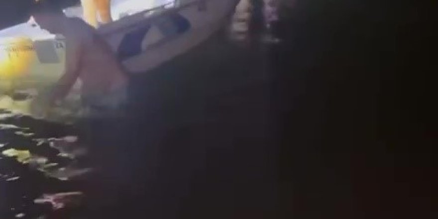 Batan Balıkçı Teknesindeki 3 Kişiyi Trafik Polisi Kurtardı