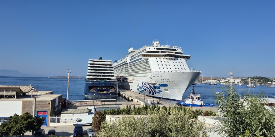 Bodrum’a 2 Gemi Birden Geldi