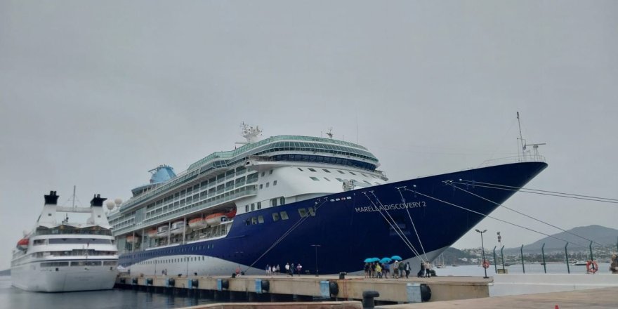 Bodrum'a 2 Gemi ile 2 Bin 64 Yolcu Geldi