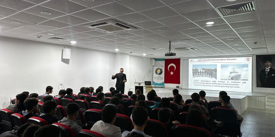 Sahil Güvenlik Öğrencileri Bilgilendirdi