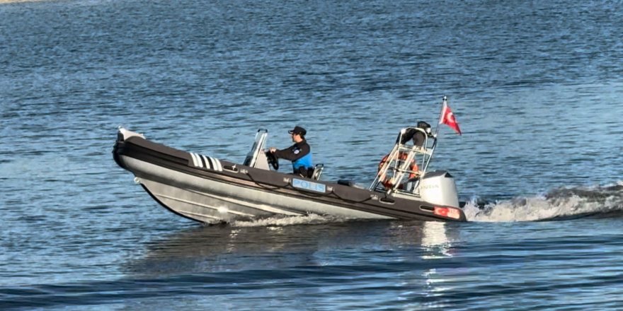Polis ve Jandarmadan Yunanistan Sınır Hattında Zodyak Botla Devriye