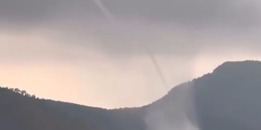 Antalya'da Denizde Aynı Anda 2 Hortum Oluştu