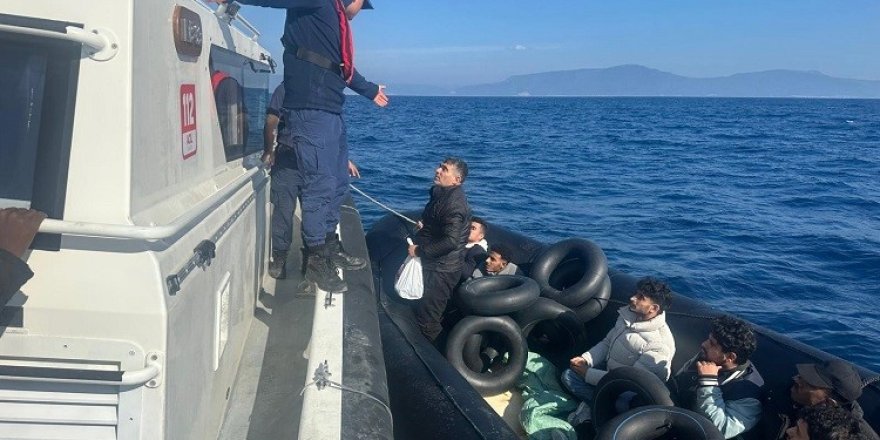 İzmir Açıklarında 14 Göçmen Kurtarıldı, 35 Göçmen Yakalandı