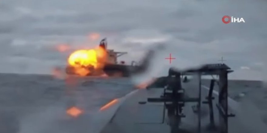 Ukrayna'dan Rusya'nın "Gölge Filosuna" Ait Petrol Tankerine Saldırı