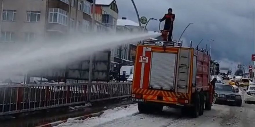 Karla Kapanan Yollar Deniz Suyuyla Açılıyor