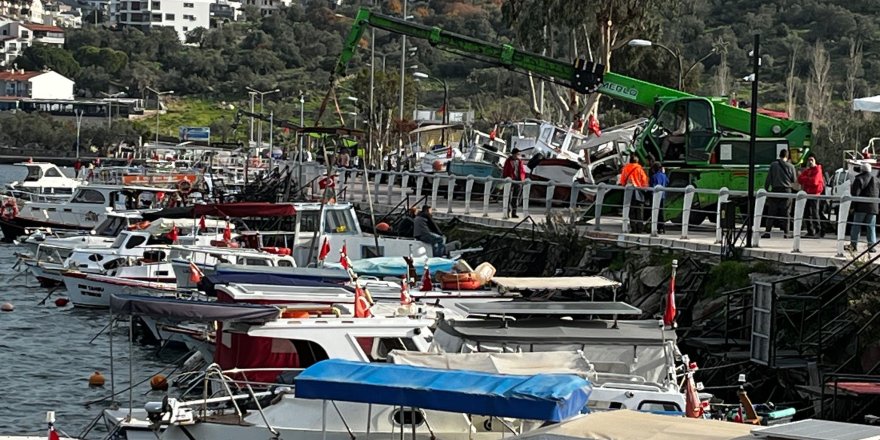 Dikili'de Balıkçı Tekneleri Fırtınaya Karşı Karaya Alındı