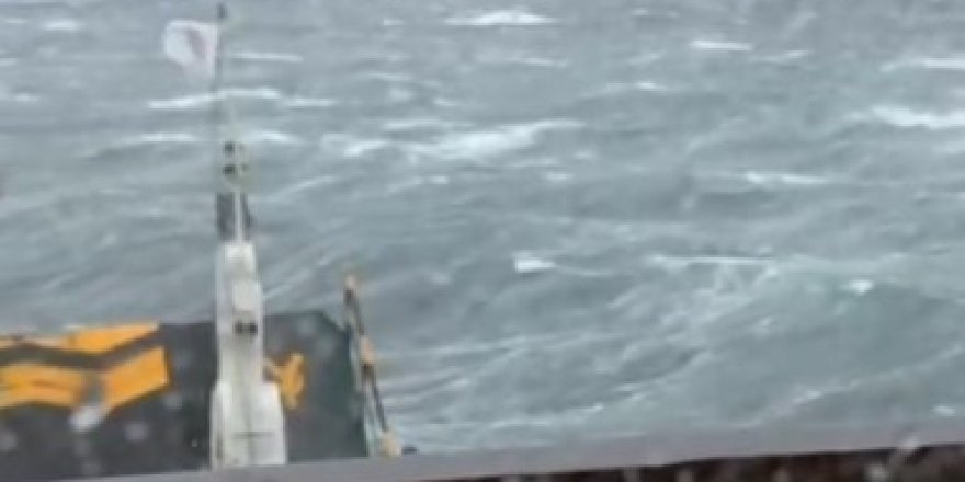 Topçular-Eskihisar Seferini Yapan Arabalı Feribot Fırtınada Sürüklendi