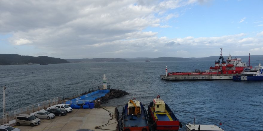 Çanakkale Boğazı Fırtına Nedeniyle Trafiğe Kapandı