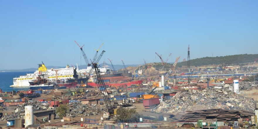 Aliağa Gemi Söküm Bölgesi’nde İş Kazası: 1 İşçi Hayatını Kaybetti