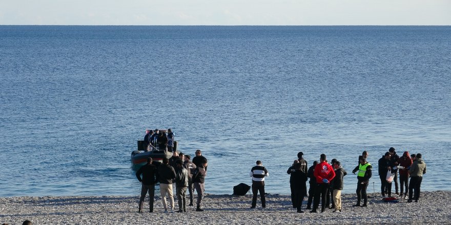 Antalya'da Balık Tutan Vatandaşların Oltasına Ceset Takıldı