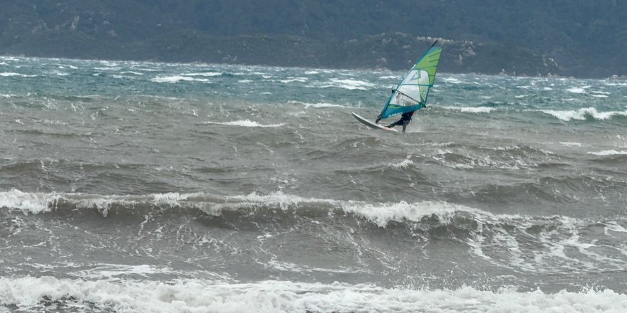 Marmaris’te Fırtına Etkisini Göstermeye Devam Ediyor