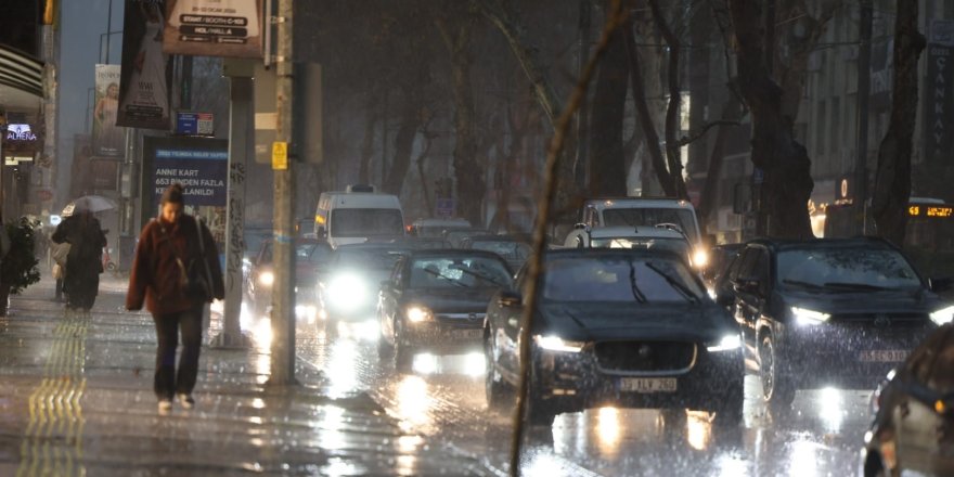 İzmir'de Metrekareye 47.5 Kilogram Yağış Düştü