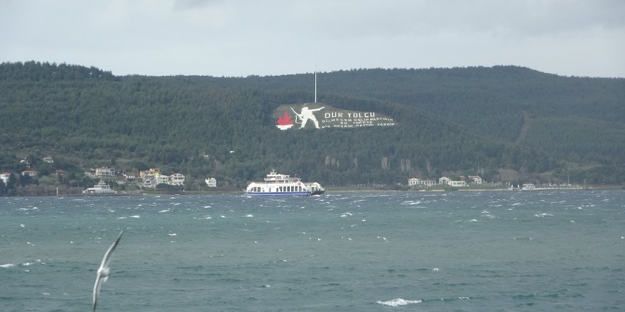 Çanakkale Boğazı Fırtına Nedeniyle Trafiğe Kapandı