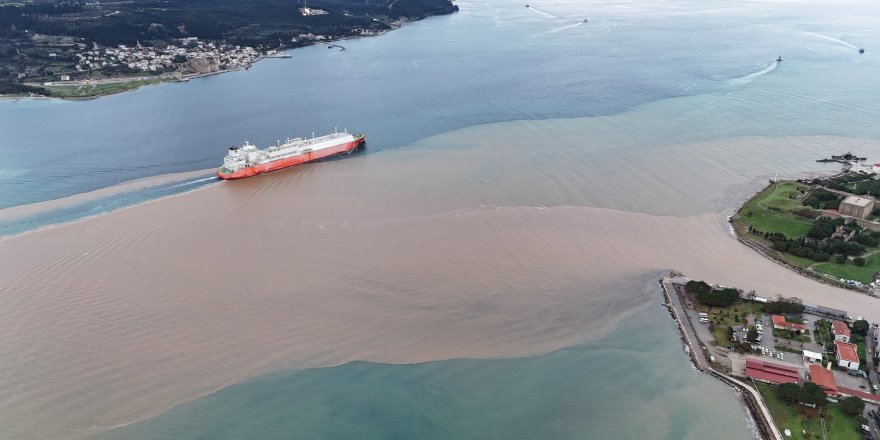 Çanakkale Boğazı'nın Rengi Değişti; Avrupa Yakası Mavi Olarak Kaldı