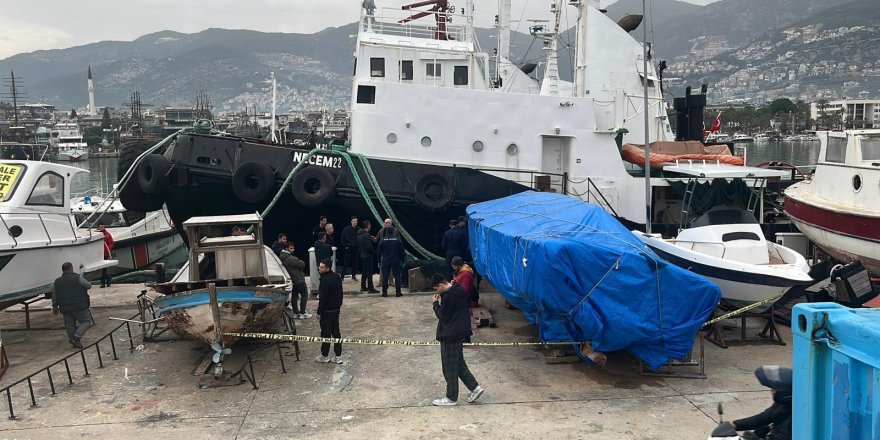 Alanya'da Denizde Erkek Cesedi Bulundu