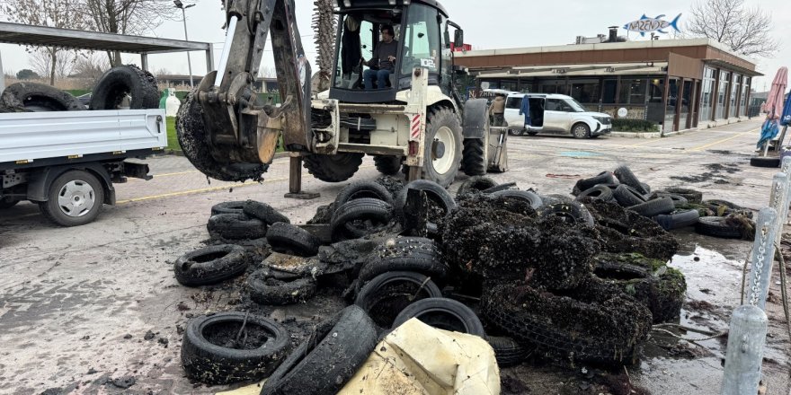 Kocaeli'de Deniz Dibinden 50 Lastik Çıktı