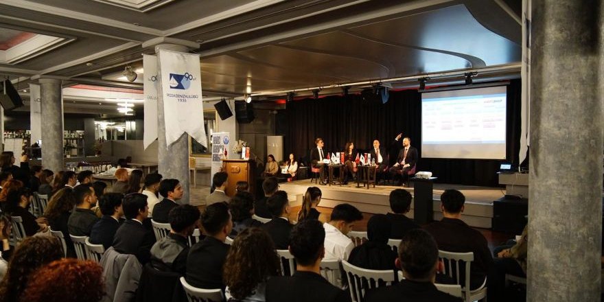 Denizci Öğrenciler Derneği, Moda Deniz Kulübü’nde "Denizcilikte Enerji Verimliliği ve Sürdürülebilirlik" Söyleşisini Gerçekleştirdi