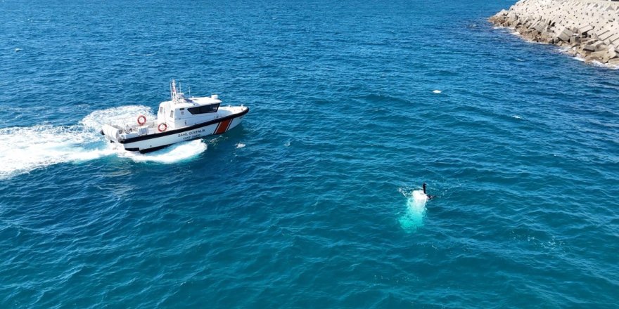 Antalya'da Balıkçı Teknesi Battı: 3 Kişi Son Anda Denize Atlayarak Kurtuldu