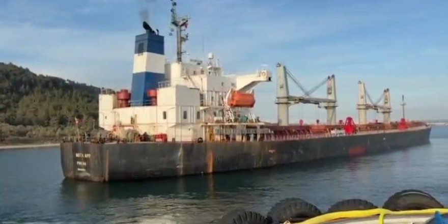 Çanakkale Boğazı'nda Makina Arızası Nedeniyle Karaya Oturan Gemi Kurtarıldı