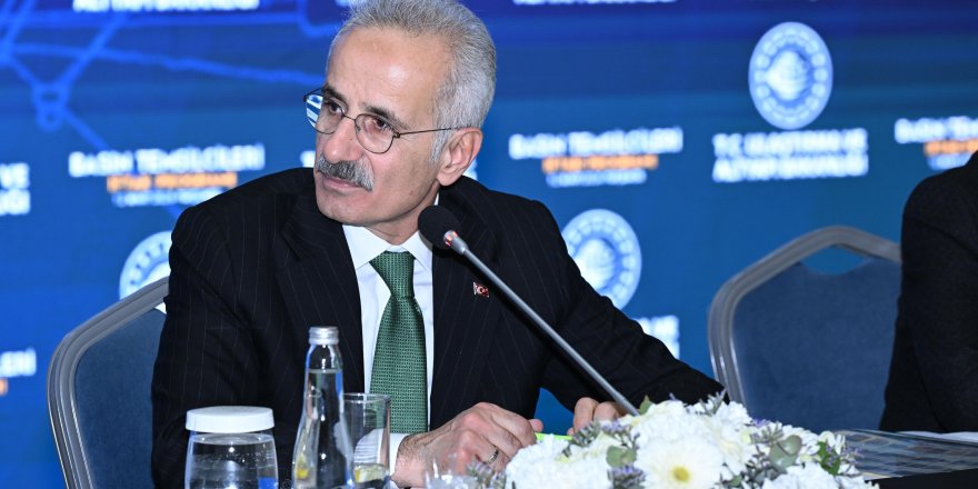 Bakan Uraloğlu: "800 Tane Geminin Hala Hürmüz Boğazı'nda Olduğunu Söyleyebilirim"