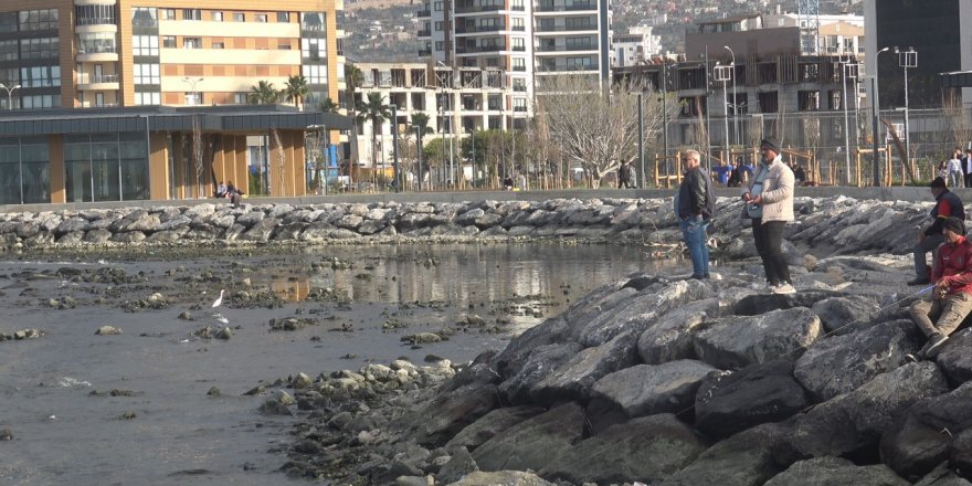 Kuvvetli Fırtına Sonrası İskenderun Körfezi'nde Deniz Suyu Çekildi