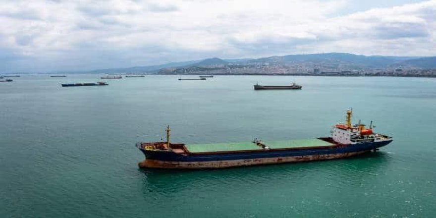 Umman Körfezi’nde Tankere Saldırı: Gemide Hasar Oluştu
