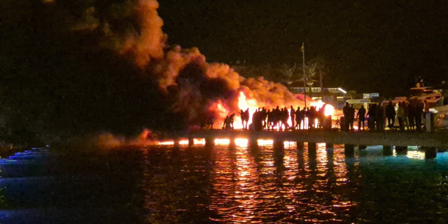 Bodrum’da Marina Faciası: 7 Motoryat Yanarak Battı