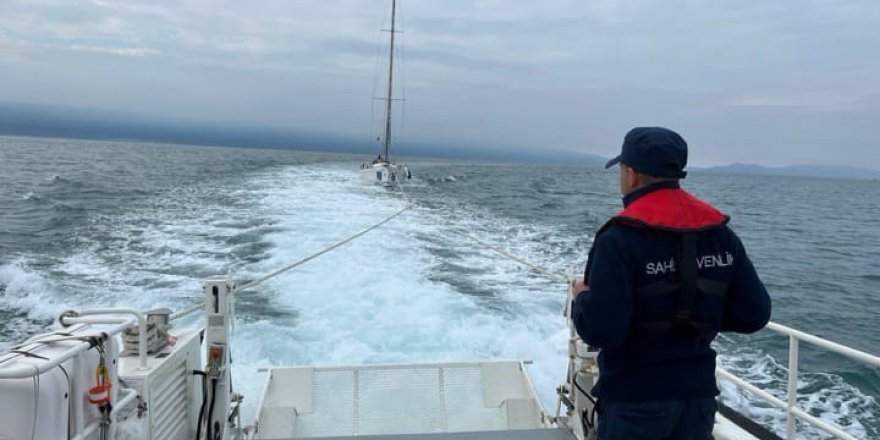 Kuşadası Açıklarında Motoru Bozulan Tekne Kurtarıldı