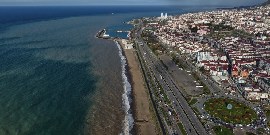 Trabzon'da Sahil Çamura Bulandı