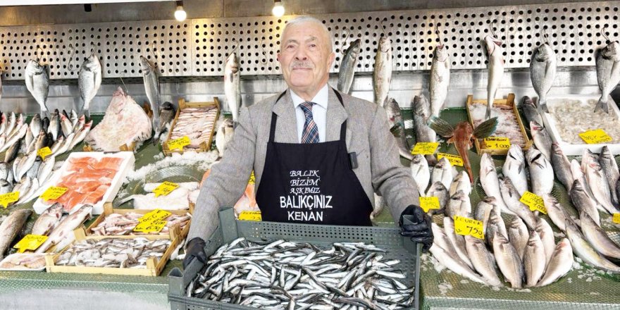 Balık Sezonu Sona Erdi, Balıkçı Kenan Hamsiye "Madalya" Taktı