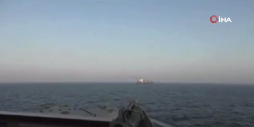 ABD Ordusu, Ablukaya Uymayan İran Bandıralı Gemiyi Vurduğunu Duyurdu