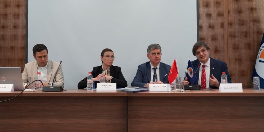 Mersin Üniversitesi’nde Denizcilik Haberciliği Paneli Düzenlendi