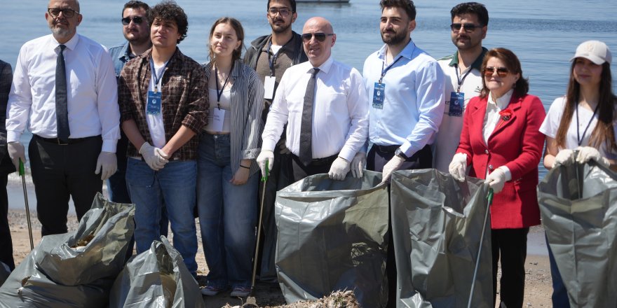 Sahili Temizlemeye İndiler, Gördükleri Manzara Acı Tabloyu Özetledi