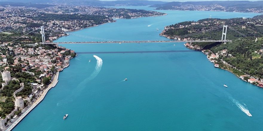 İstanbul Boğazı'nın Turkuaz Görünümü Tabloya Dönüştü