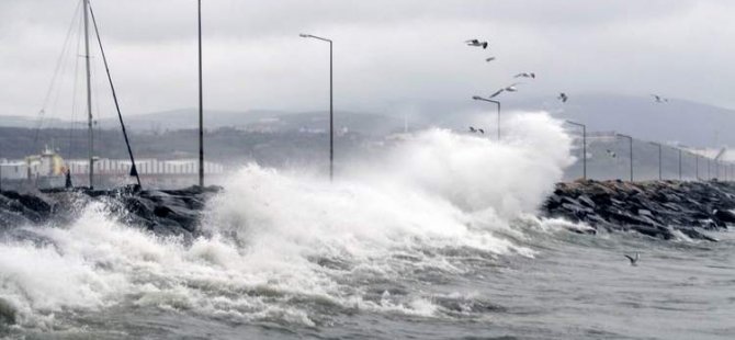 Şiddetli fırtına İstanbul'da seferleri iptal ettirdi