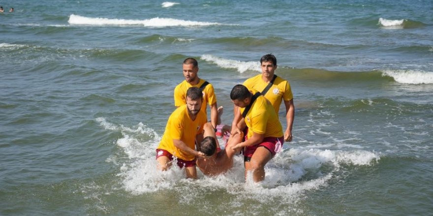 Karadeniz'de Sessiz Ölüm Pusuda: En İyi Yüzücüyü Bile Yutabiliyor