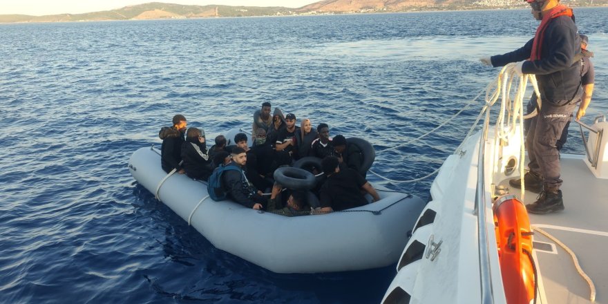İzmir Açıklarında Göçmen Operasyonu: 4'ü Çocuk 65 Düzensiz Göçmen Yakalandı