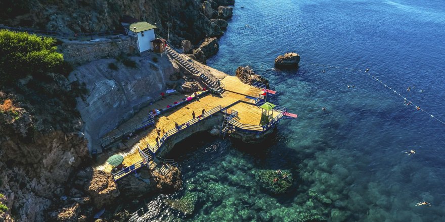 Muratpaşa’nın Mavi Bayraklı Plajlarında Yaz Keyfi