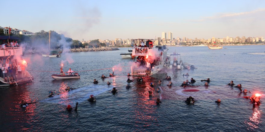 Moda İskelesi'nde Tarihi Kutlama: Kabotaj Bayramı Için 100 Noktada Aynı Anda Daldılar