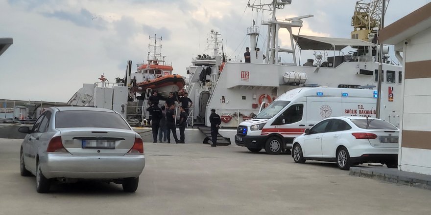 Karadeniz'de Su Alan Gemi Batma Tehlikesi Geçirdi, 13 Mürettebat Tahliye Edildi