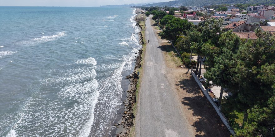 Samsun'da Kıyı Erozyonu Yola Kadar Ulaştı, Yapıları Tehdit Ediyor