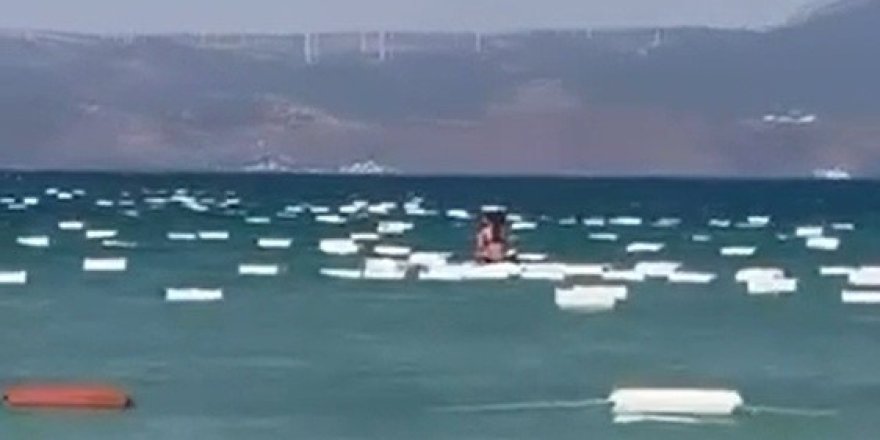 Çeşme’de Denizi Köpük Kutular Bastı