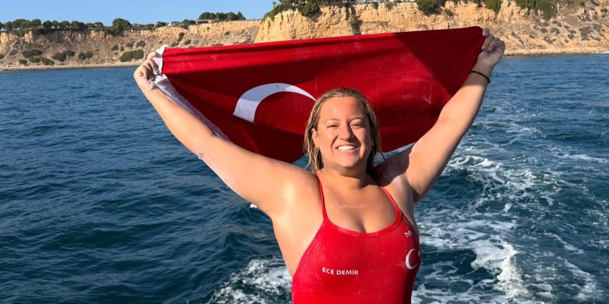 Türk Yüzücü Ece Demir, Amerika'da Tarihe Geçti