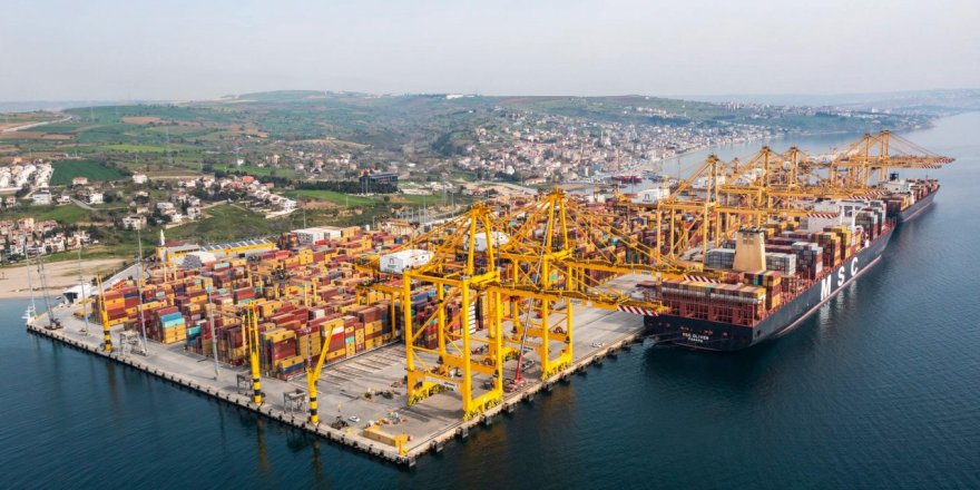 Asyaport’ta Türkiye Rekoru: Tek Gemi Uğrağında 22 Bin 896 TEU Konteyner Elleçlendi